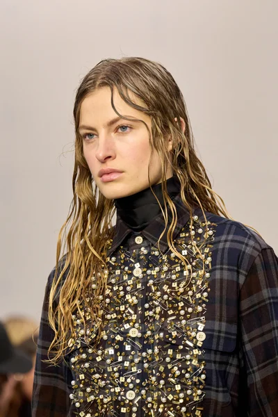 Look 75